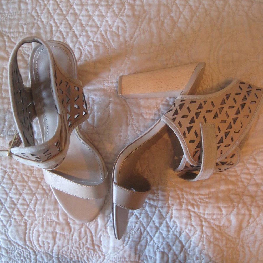 CHARLES by CHARLES DAVID TAUPE LEATHER JUNO HEELS